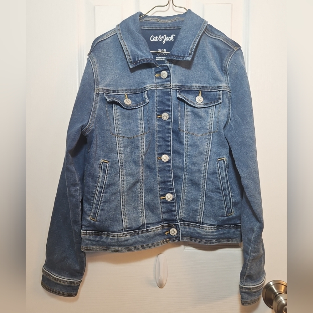 CAT & JACK DENIUM GIRLS JACKET SIZE XL(14)